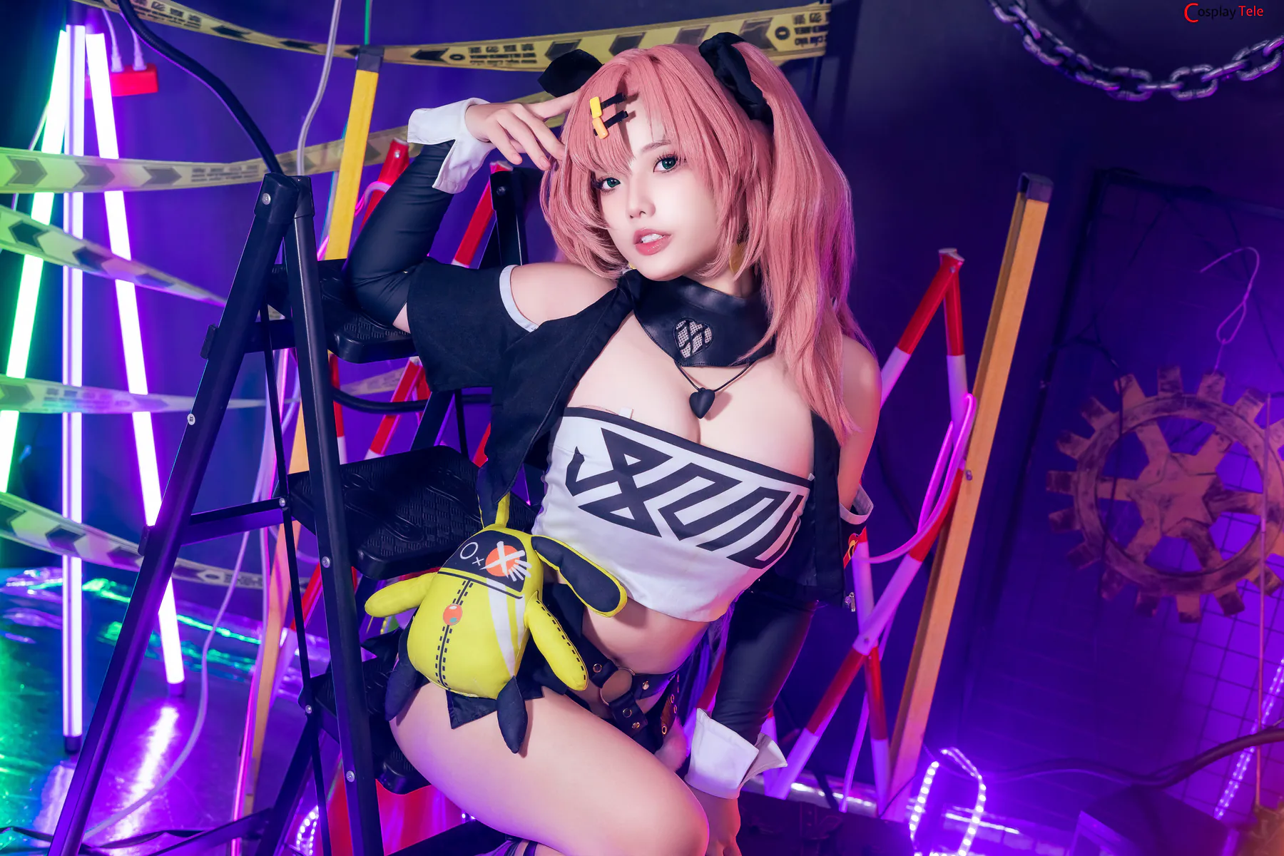 Messie Huang cosplay Nicole Demara 7